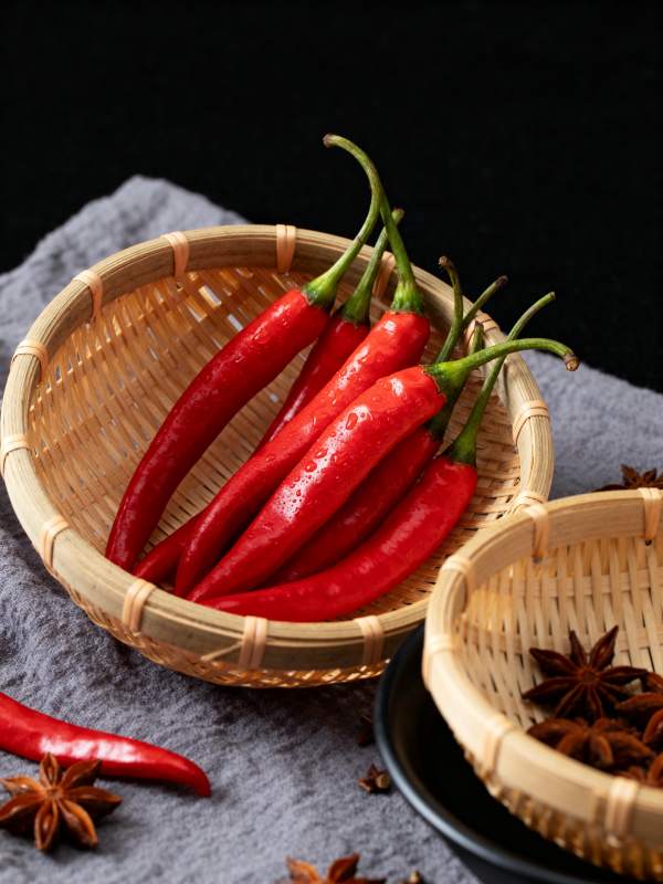 红椒与八角的静物图片