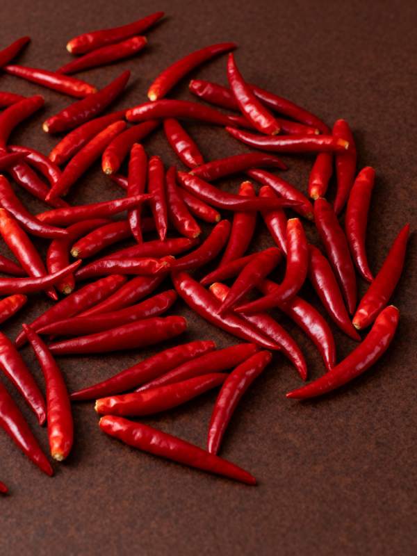 红辣椒堆叠特写图片