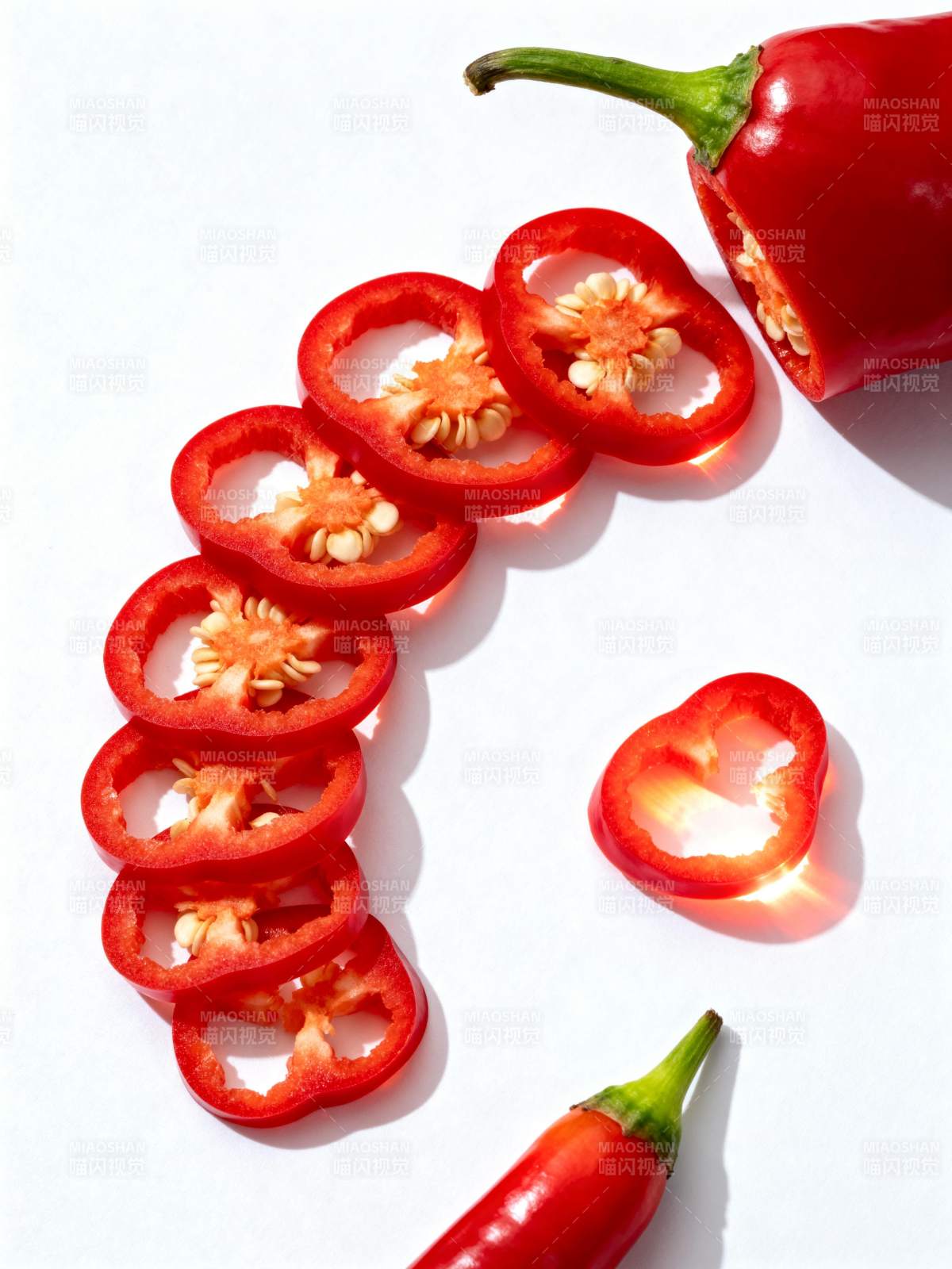 红椒切片艺术摆拍图片