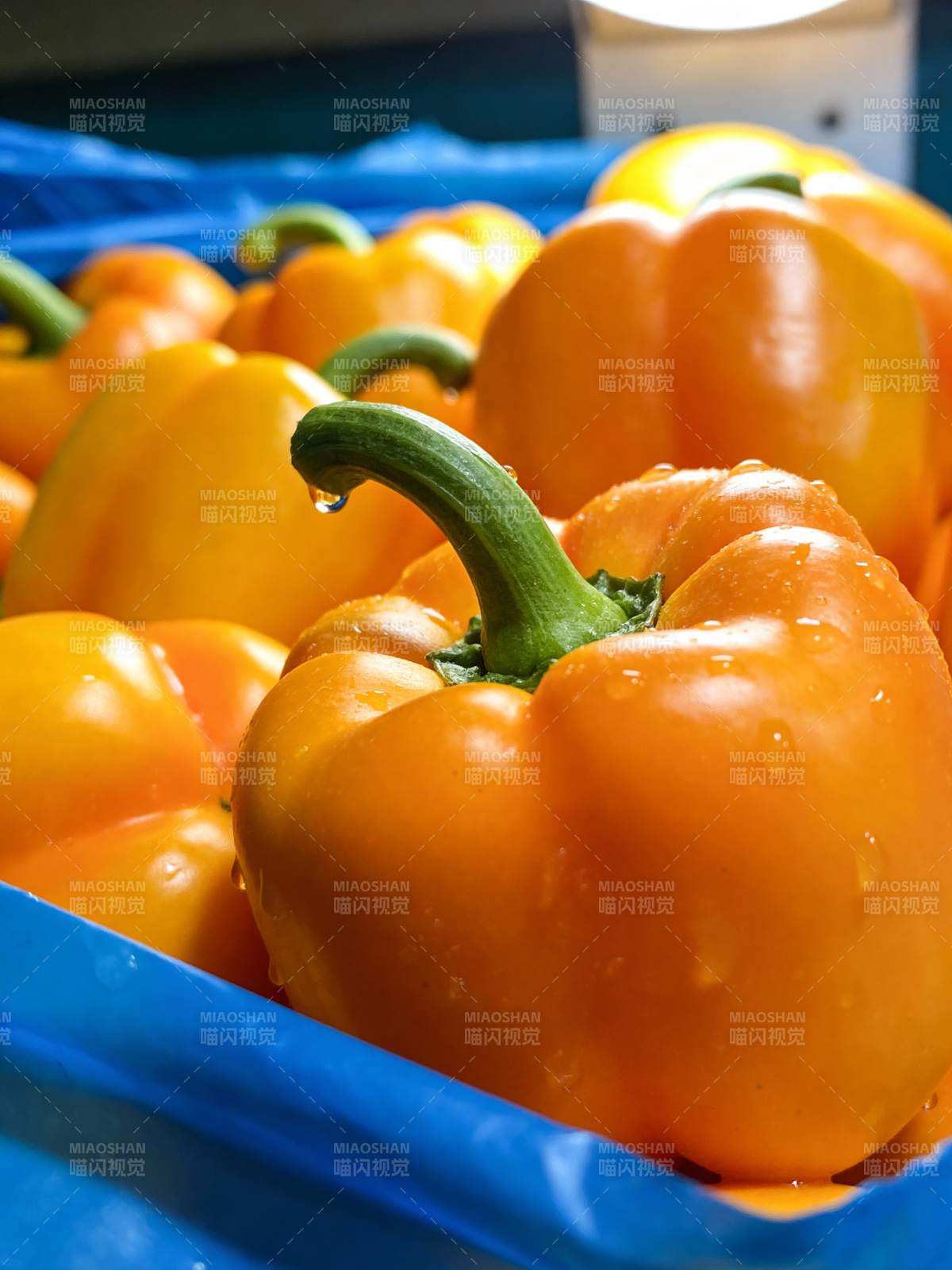 橙色甜椒鲜嫩多汁图片