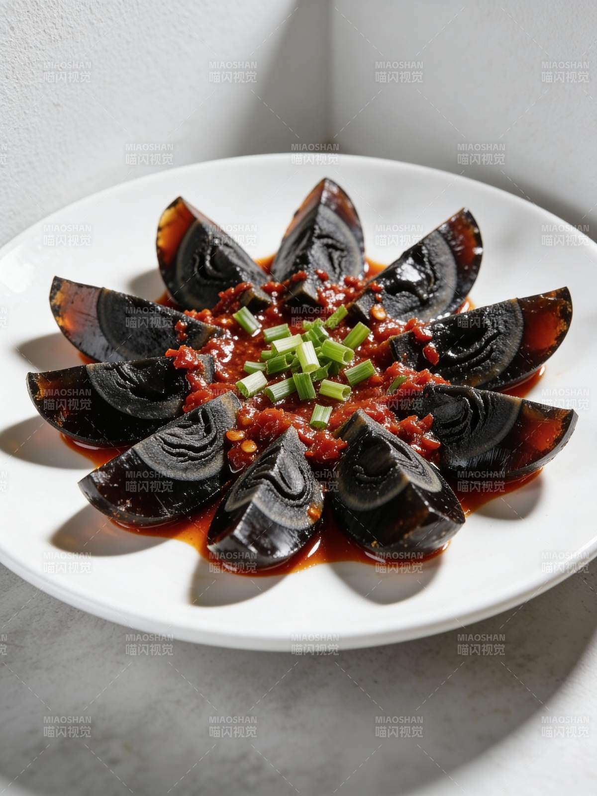 皮蛋拌辣椒图片