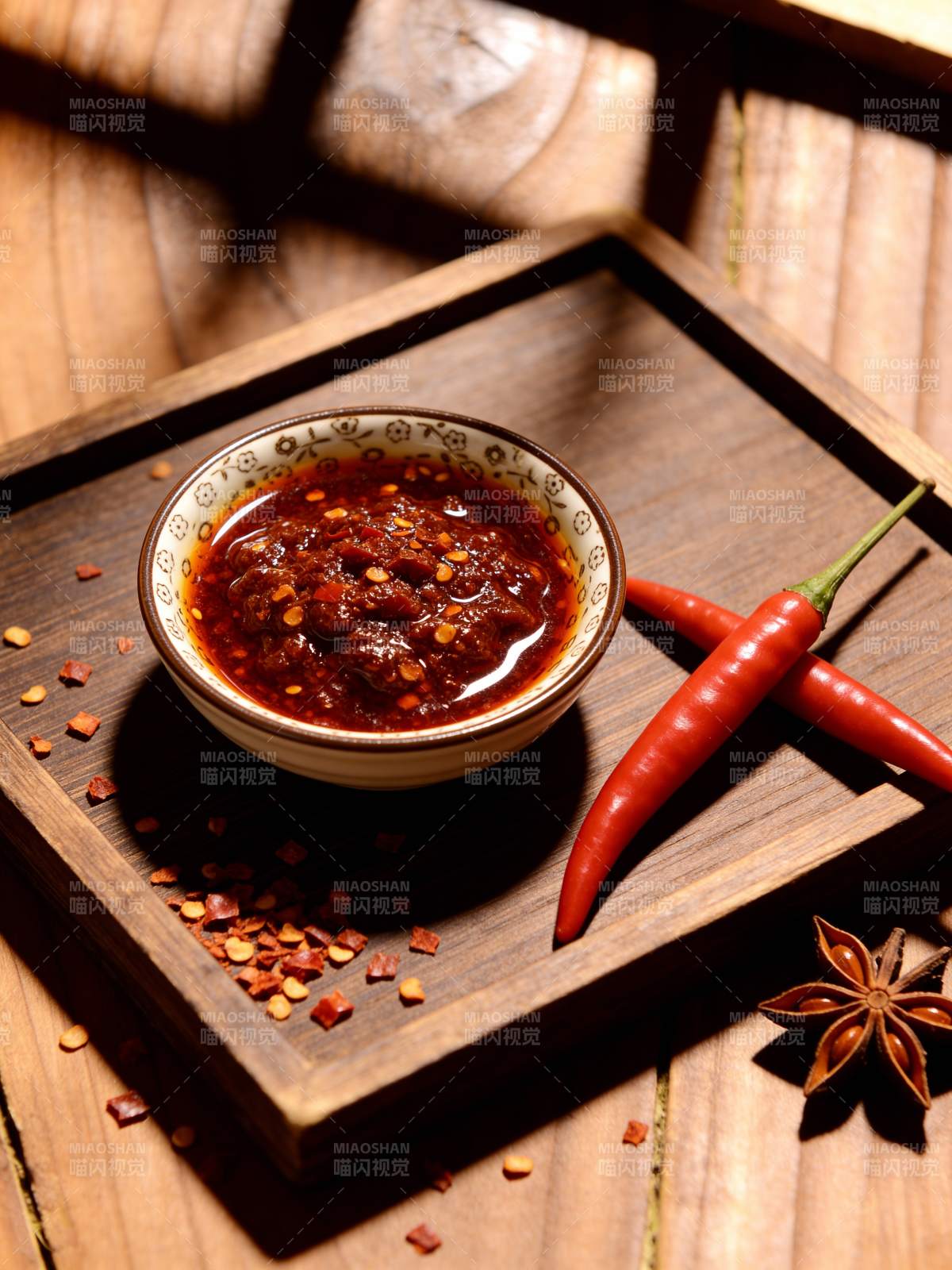 香辣酱配红椒图片
