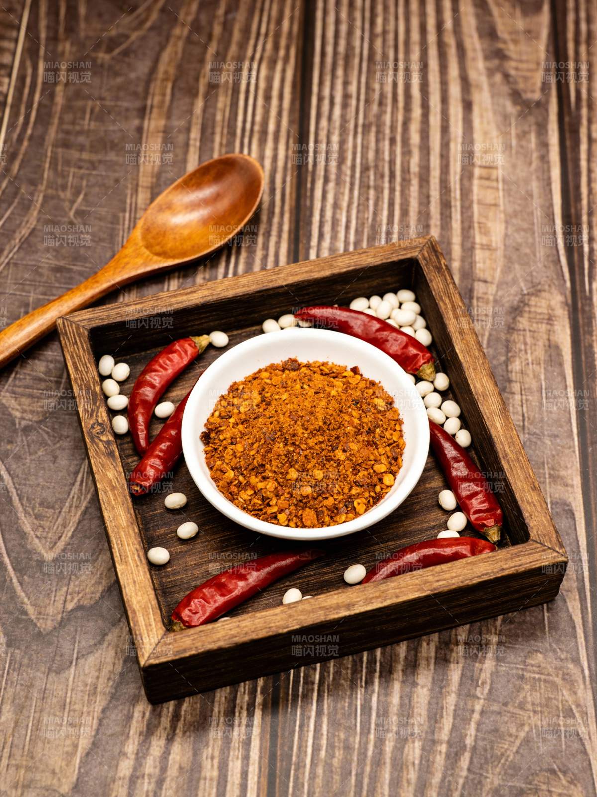 辣椒粉与干辣椒图片