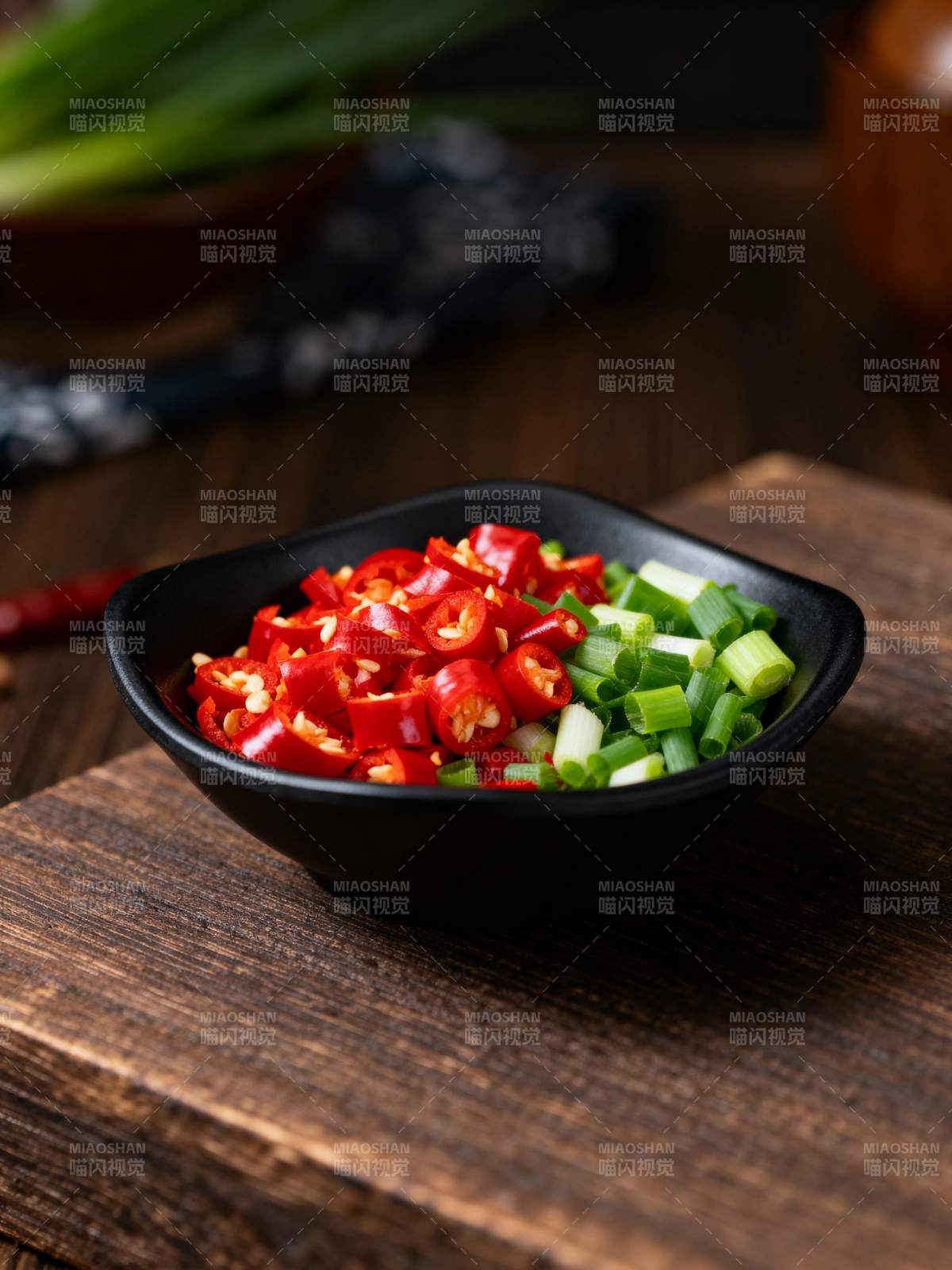 红椒青葱配菜图片