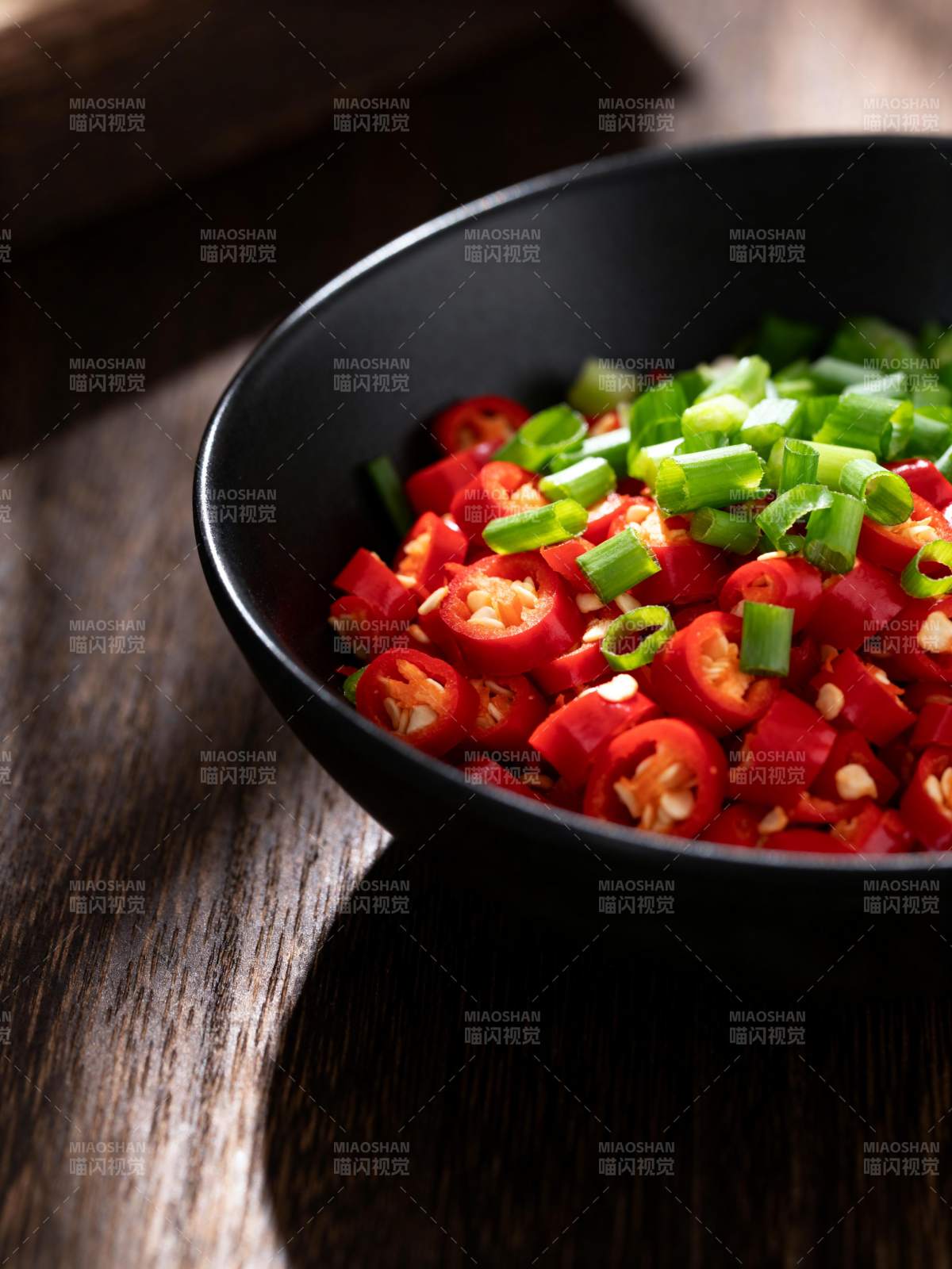 红椒青葱拌菜图片