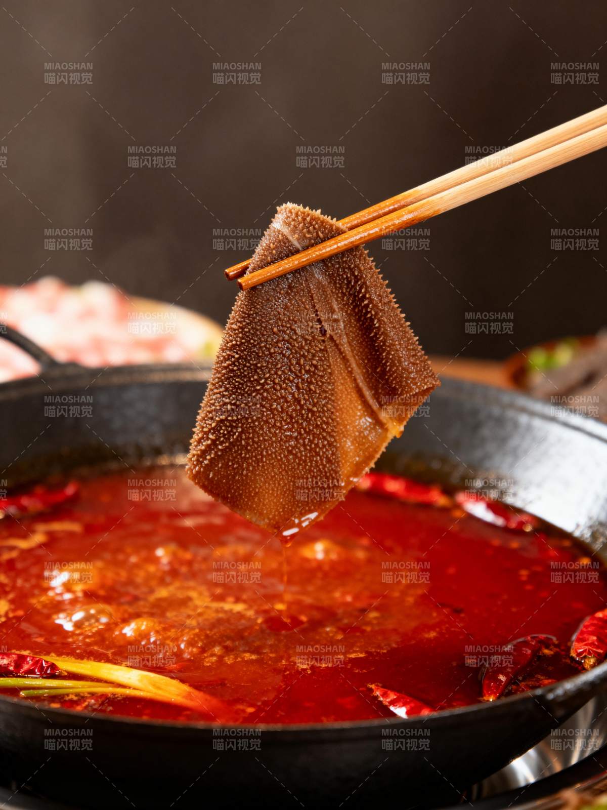 麻辣火锅涮毛肚图片