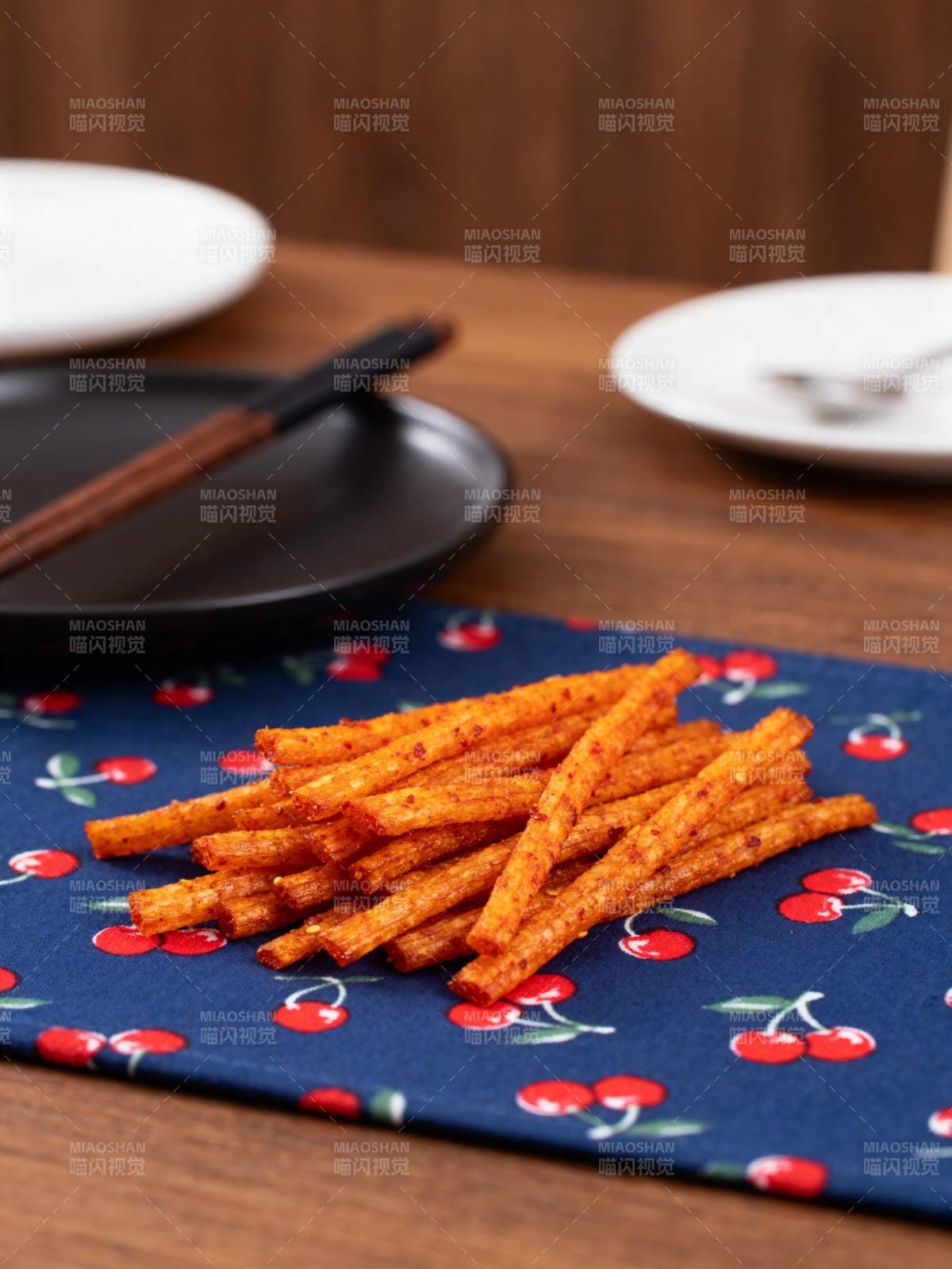 香辣薯条摆盘图片