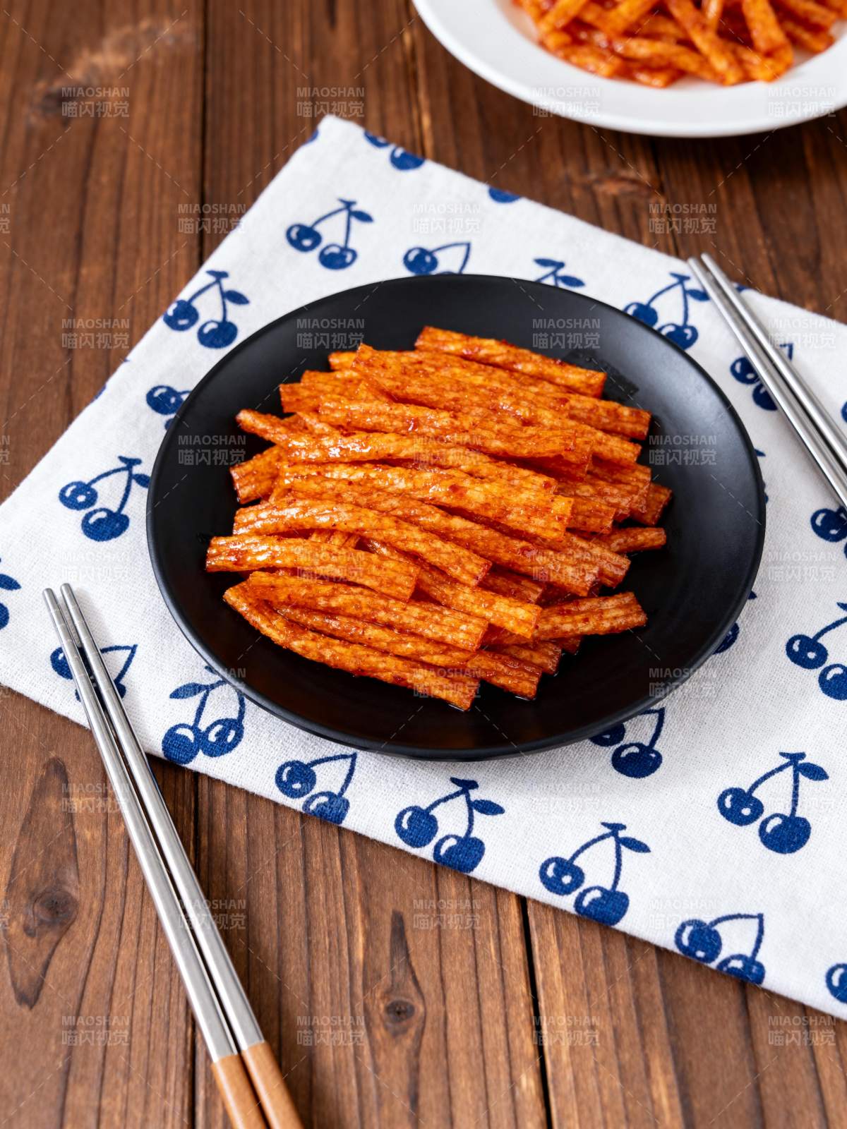 辣条配筷子图片