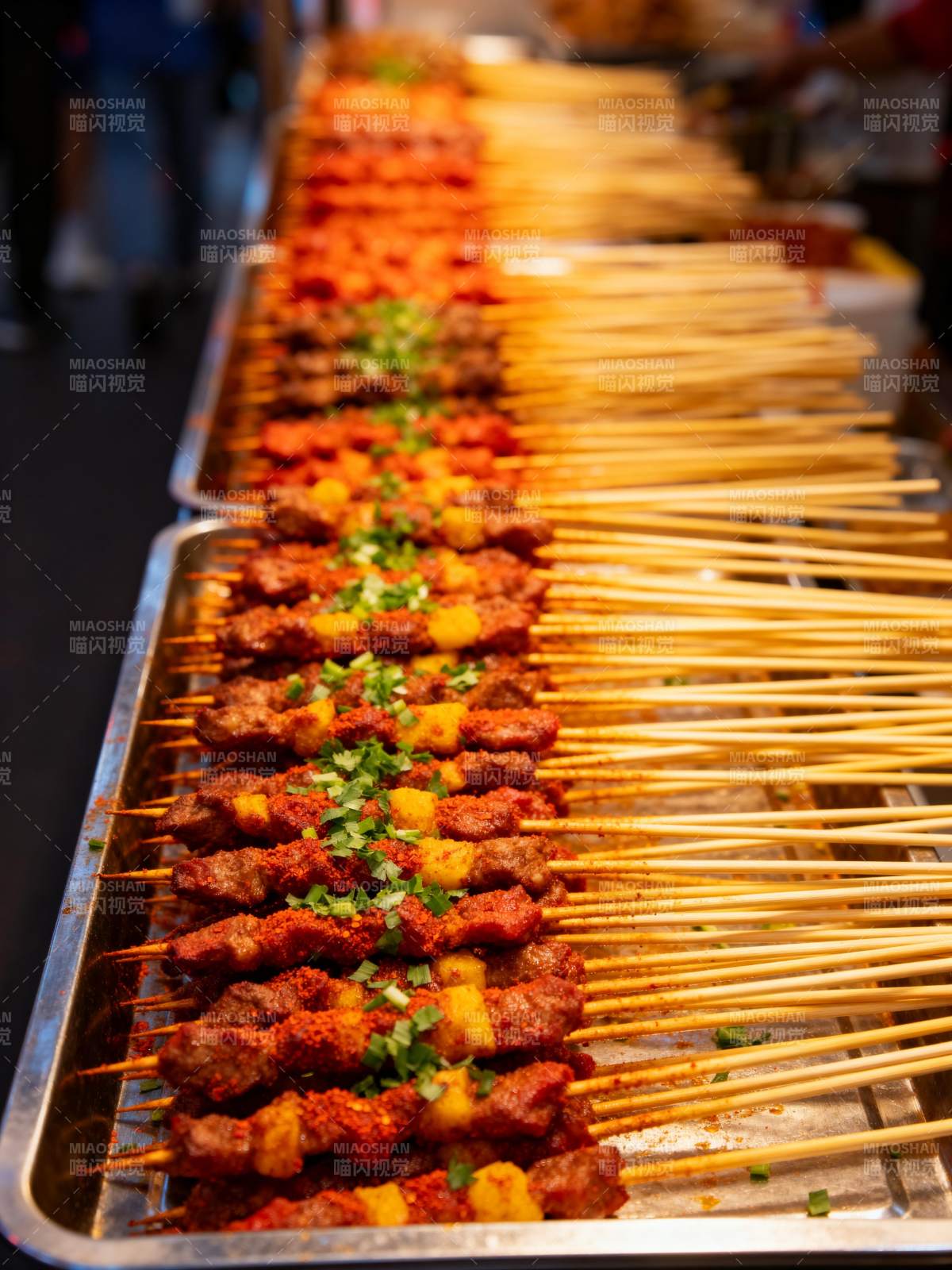 美味烤串诱人摆盘图片