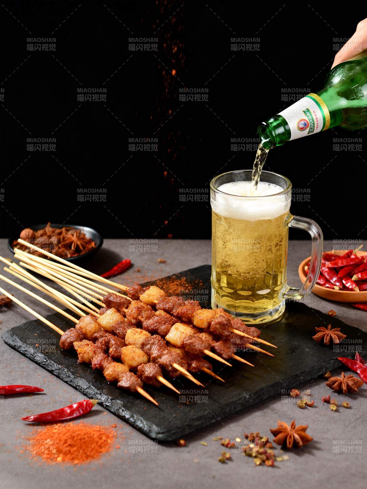 烤串配啤酒 畅饮时刻图片