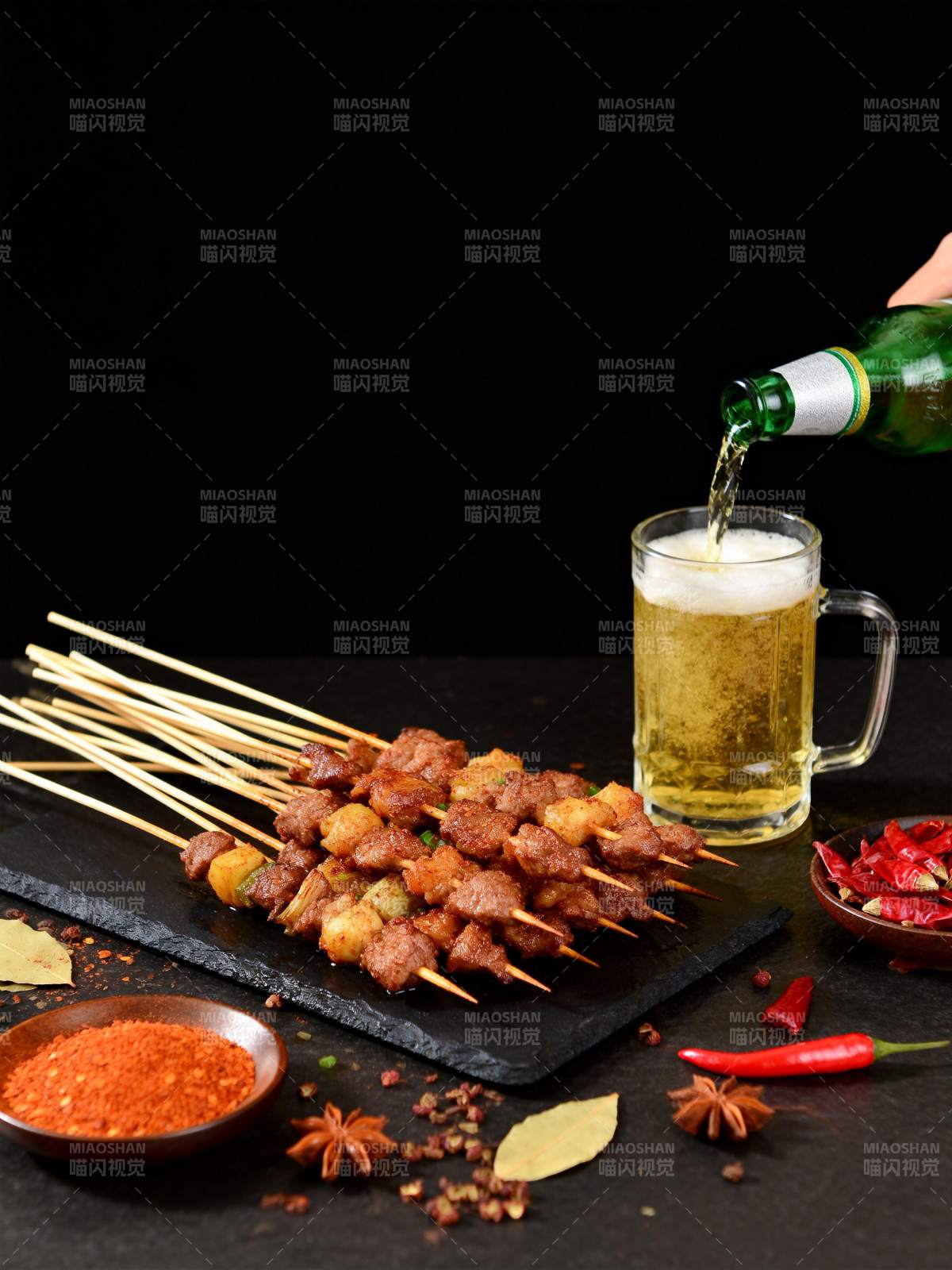 烧烤配啤酒图片