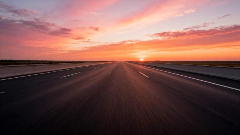 夕阳下的公路图片