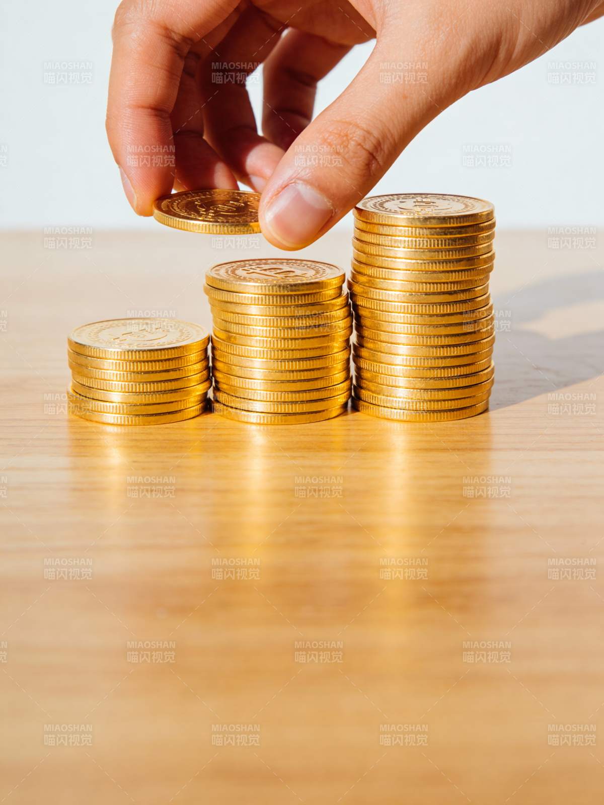 金币堆叠成长图图片