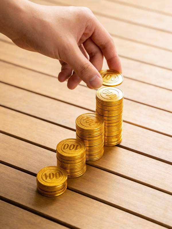 金币堆叠增长图片