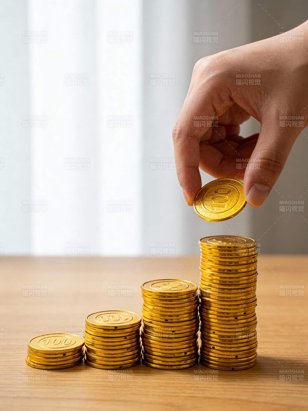 金币堆叠增长图片