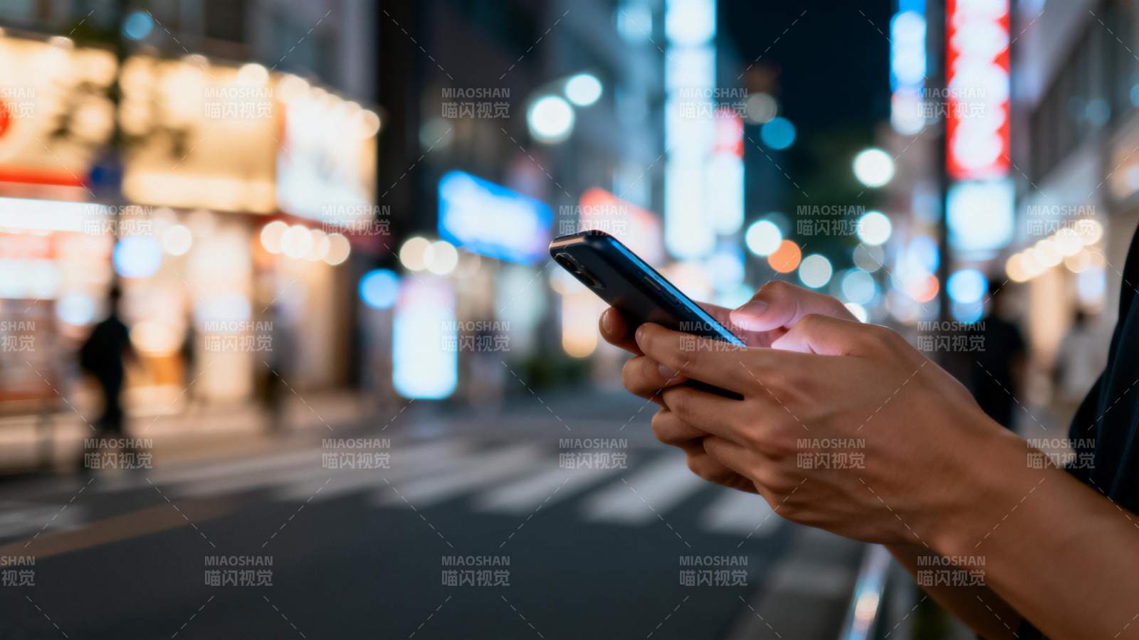 夜街手机光影图片