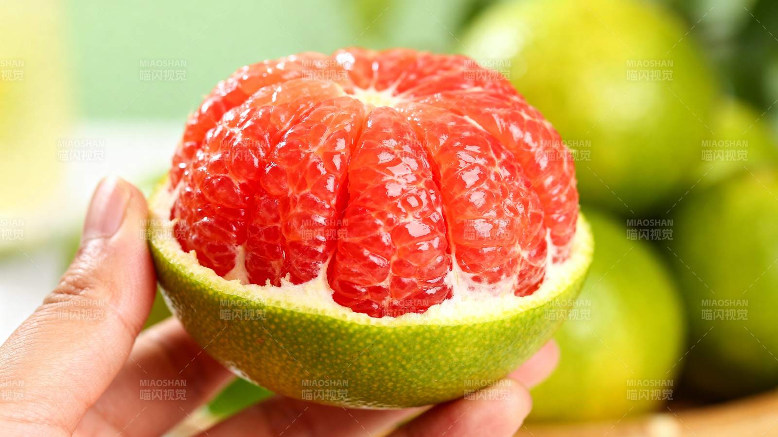 红心柚子特写图片