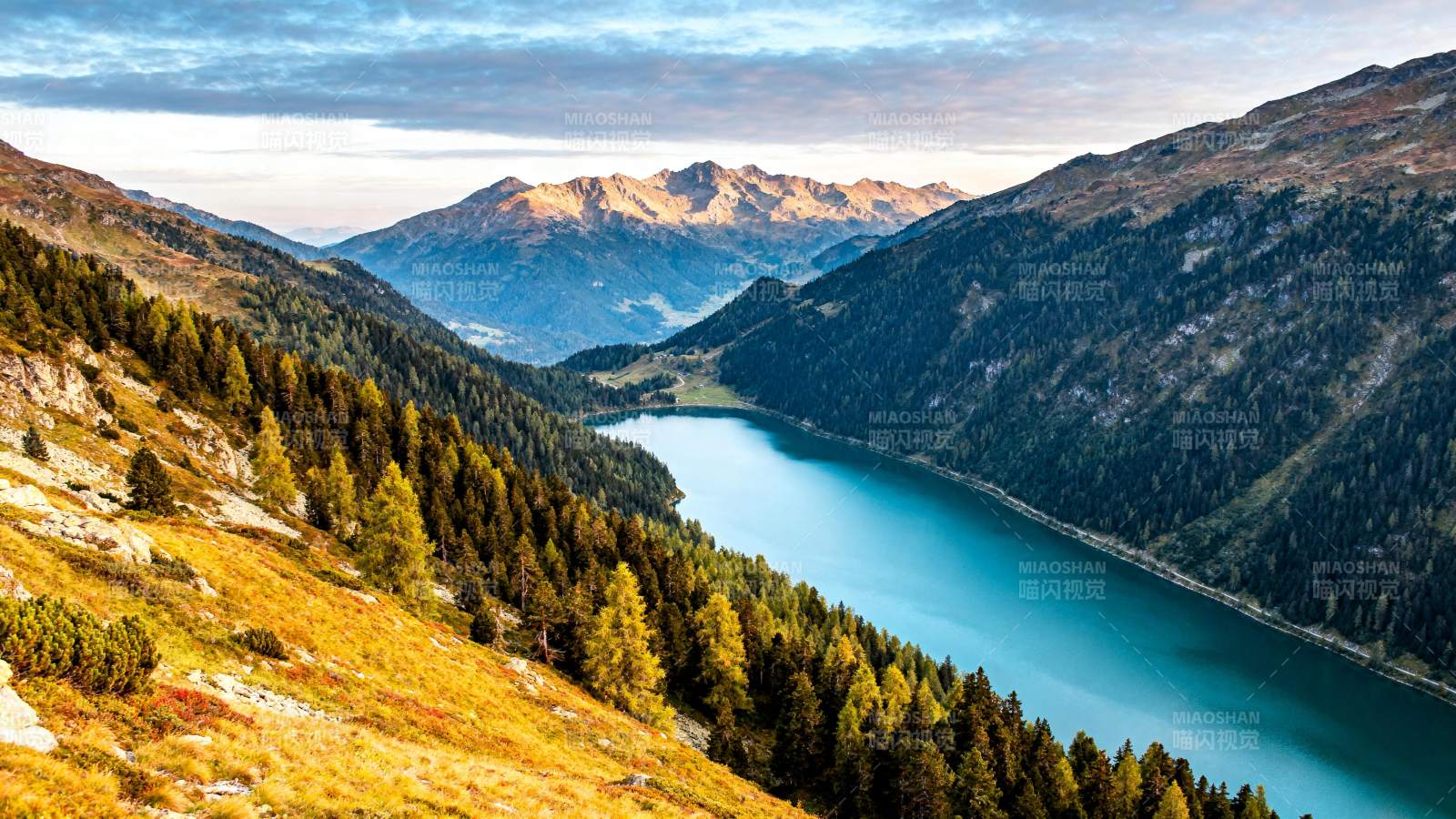 高山湖秋景图片