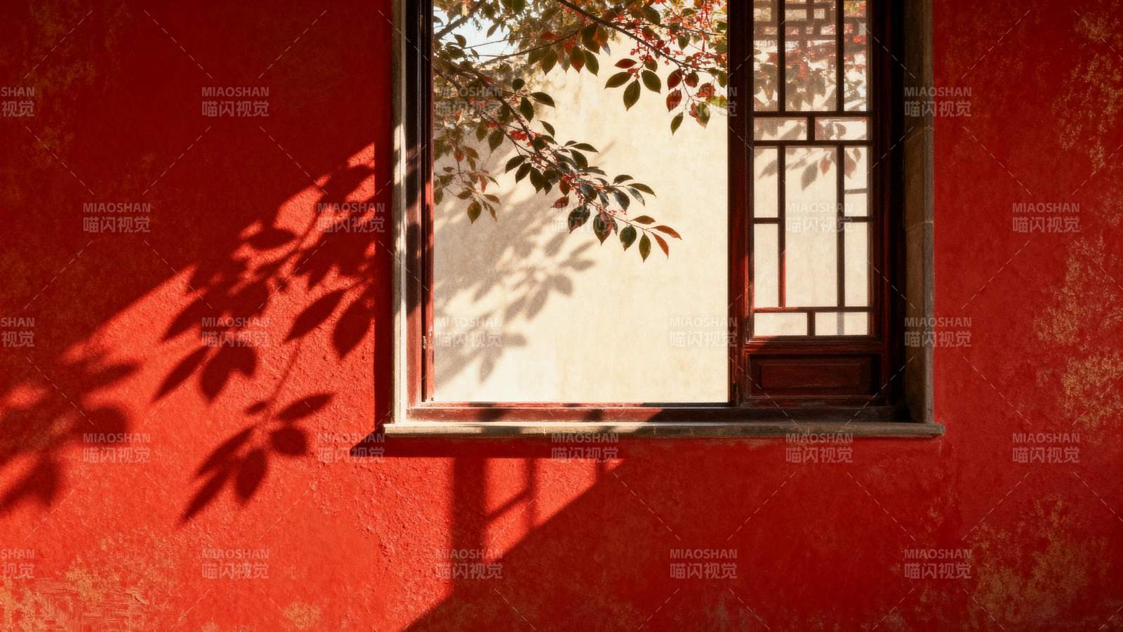 红墙映叶影图片