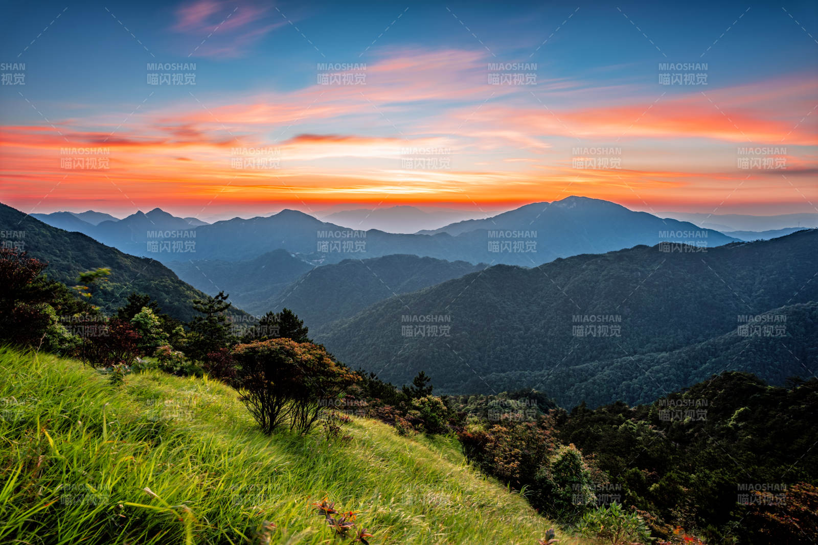 赣州齐云山山巅日落美景图片
