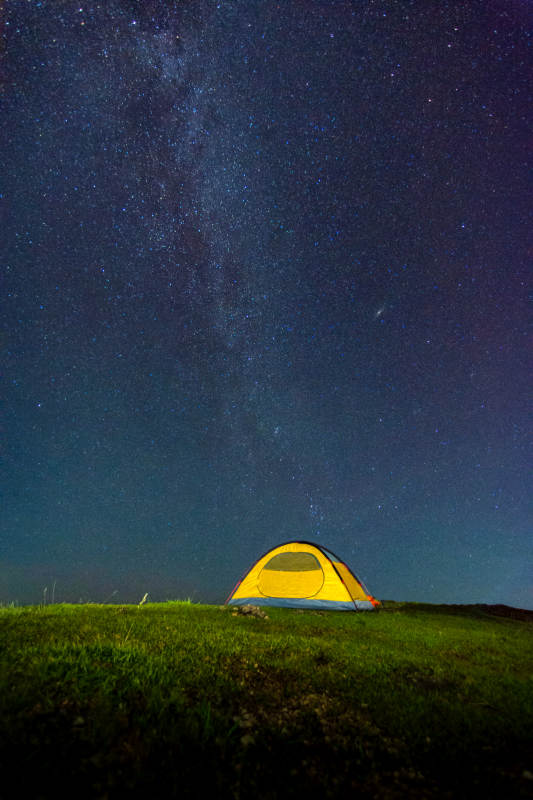 星空下的帐篷露营图片