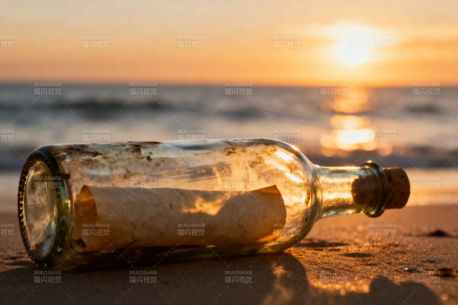 瓶中信 夕阳下图片