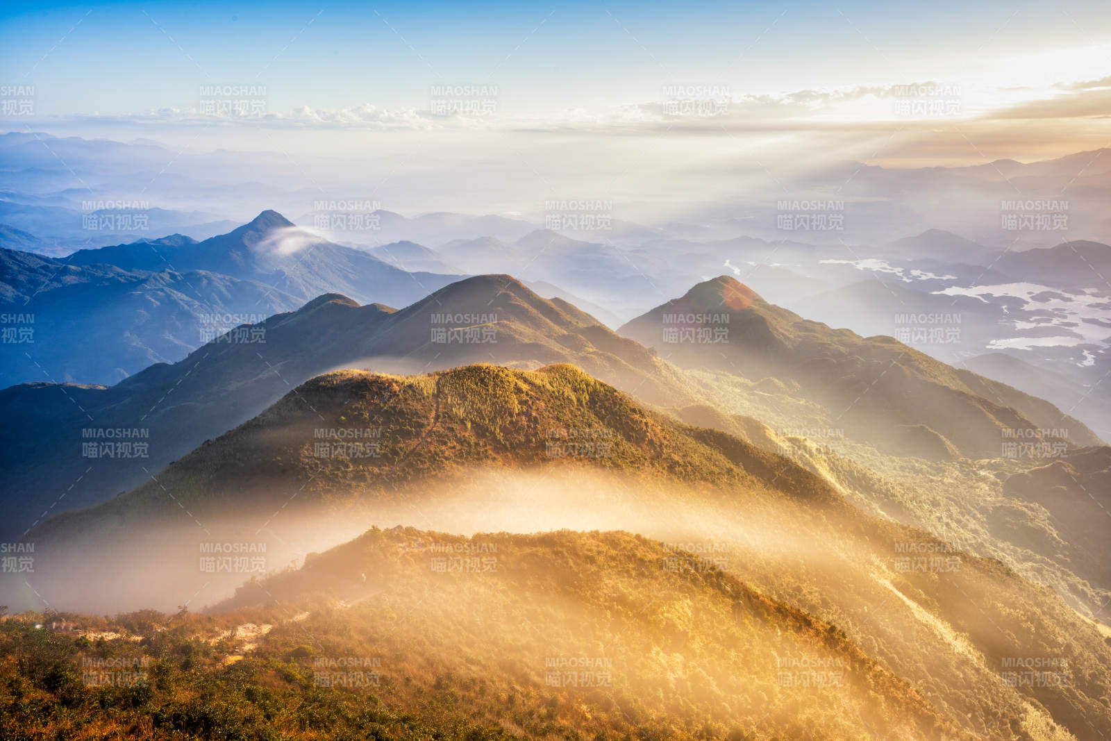 海丰莲花山的山雾晨曦图片