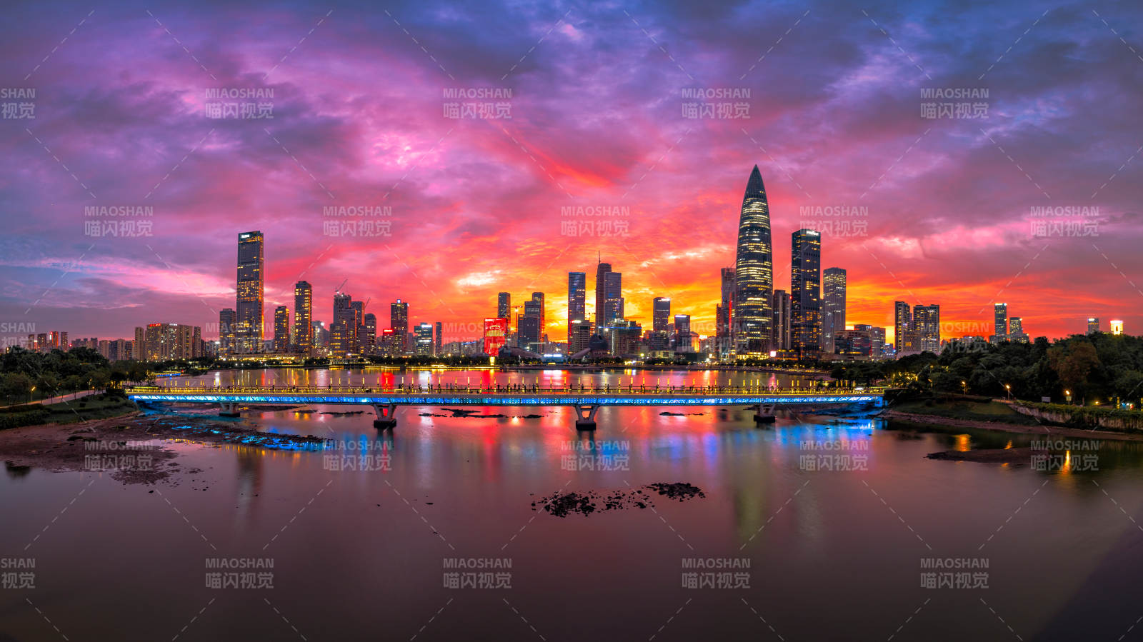 深圳人才公园的晚霞火烧云风光图片