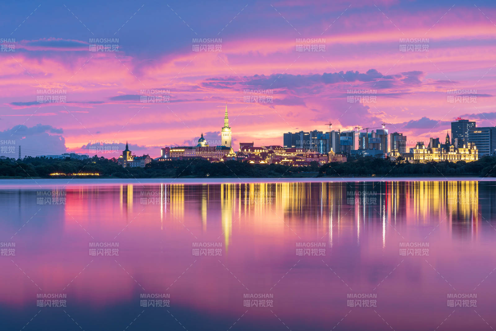 东莞松山湖粉色晚霞风光图片