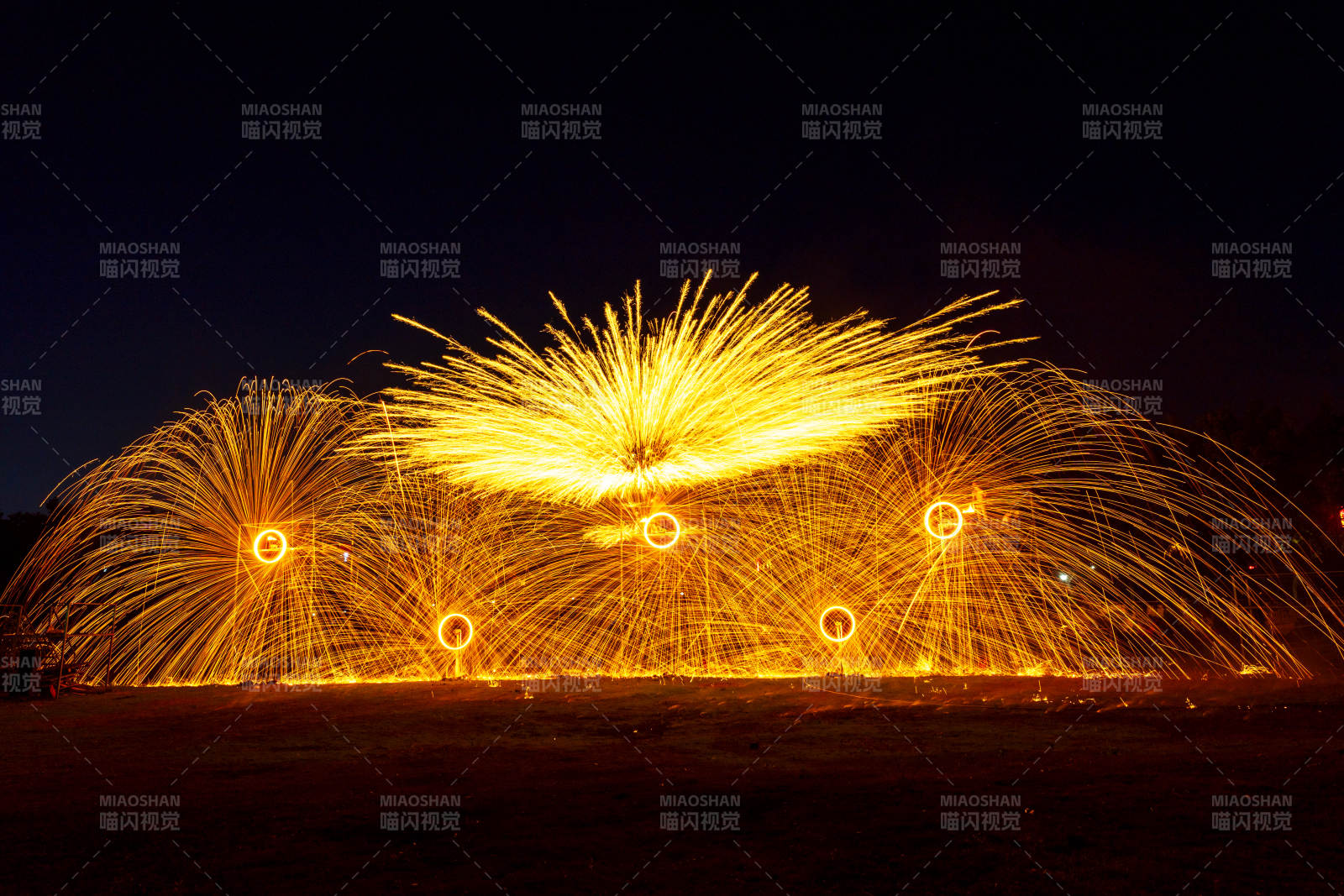 民间艺术打铁花表演图片