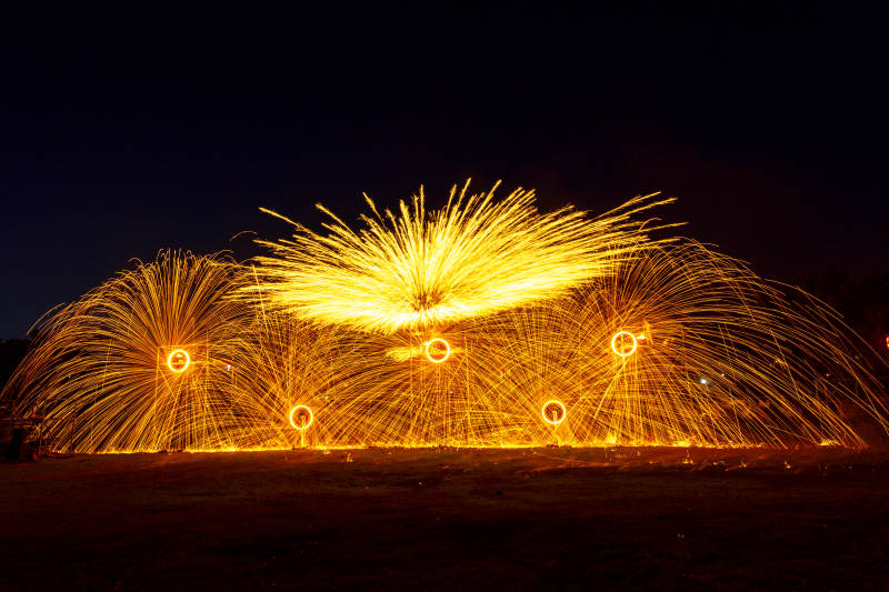 民间艺术打铁花表演图片