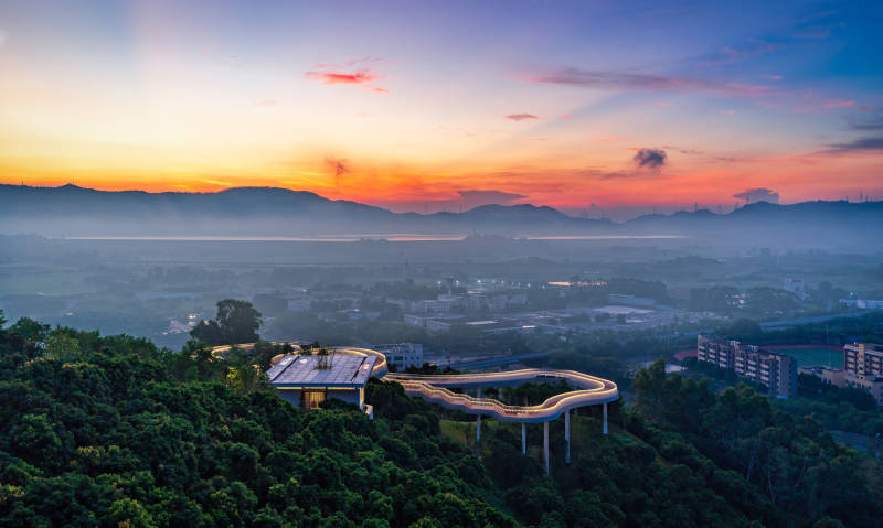 深圳光明科学公园日出朝霞晨雾风光图片