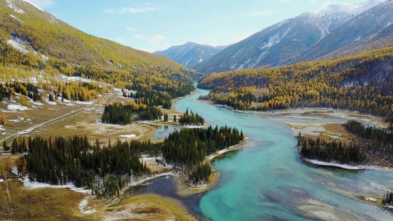 秋山碧水画卷图片