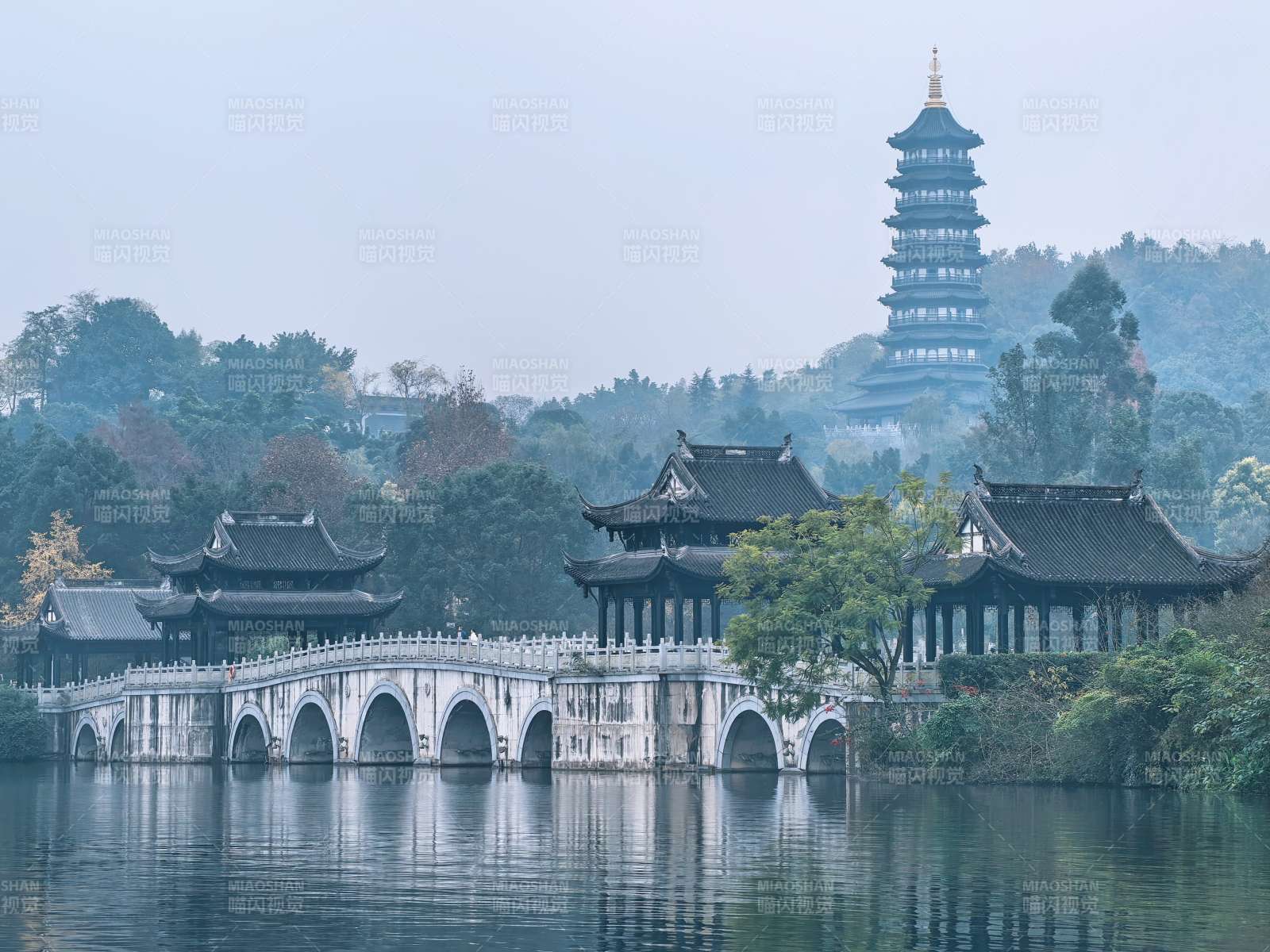 西湖断桥塔影图片