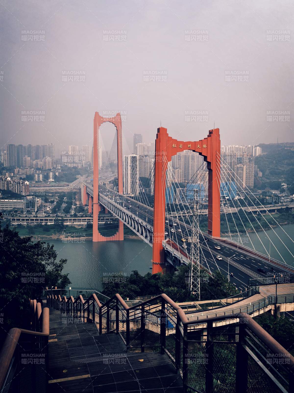 半山崖红岩村大桥图片