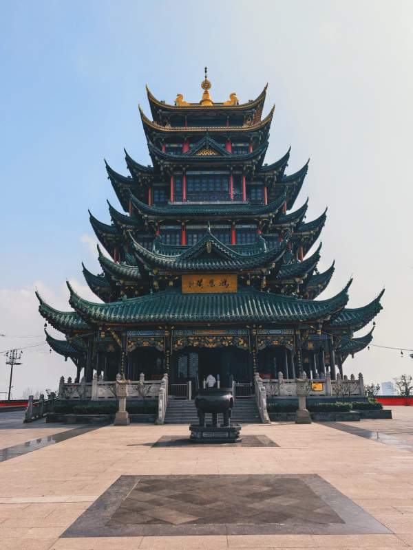 飞檐翘角古塔楼图片