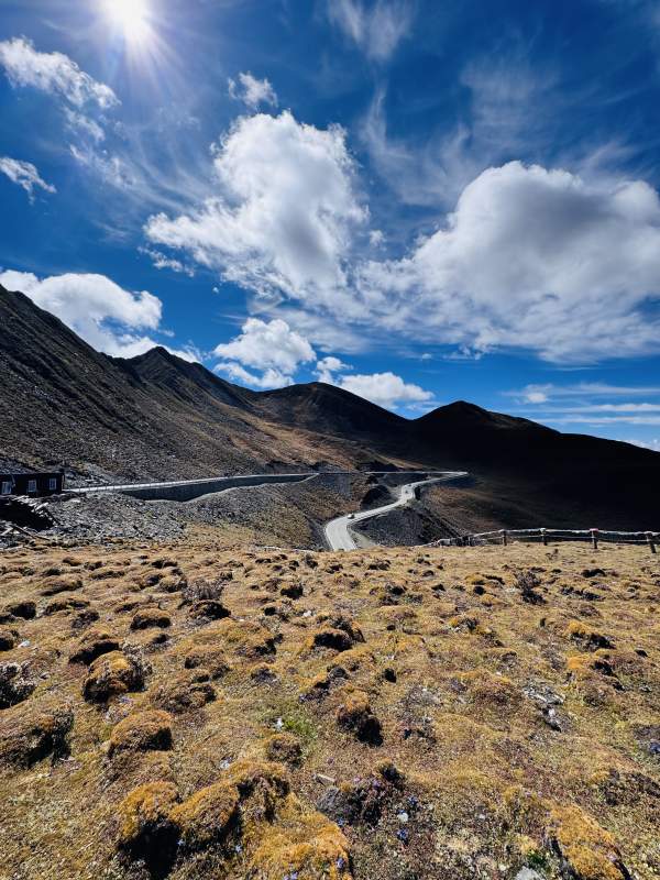 高原公路风光图片