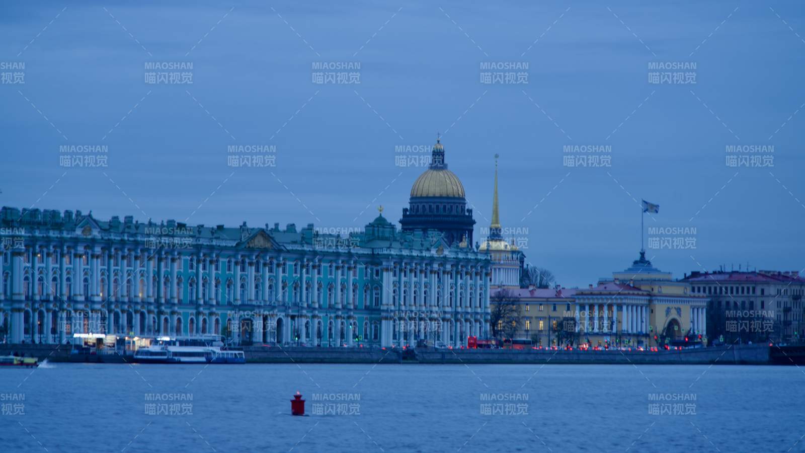 圣彼得堡冬宫暮色图片