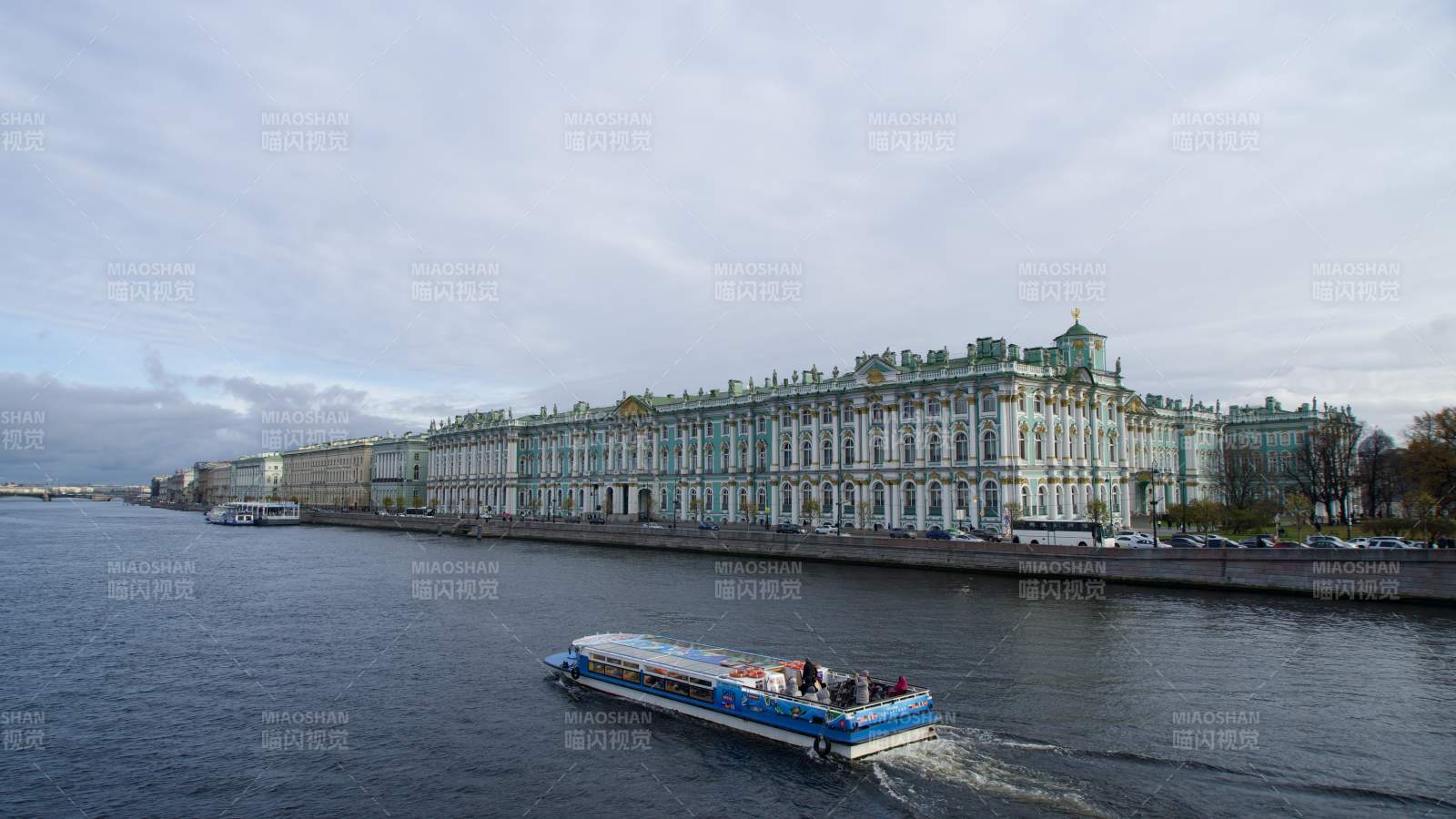 涅瓦河畔冬宫图片