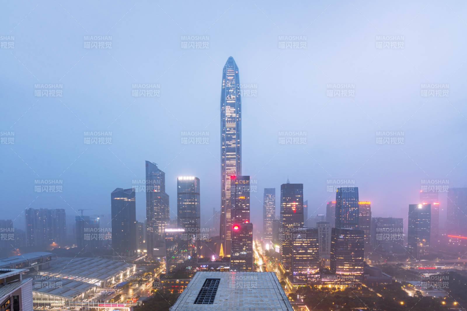 深圳福田城市夜景高楼林立图片