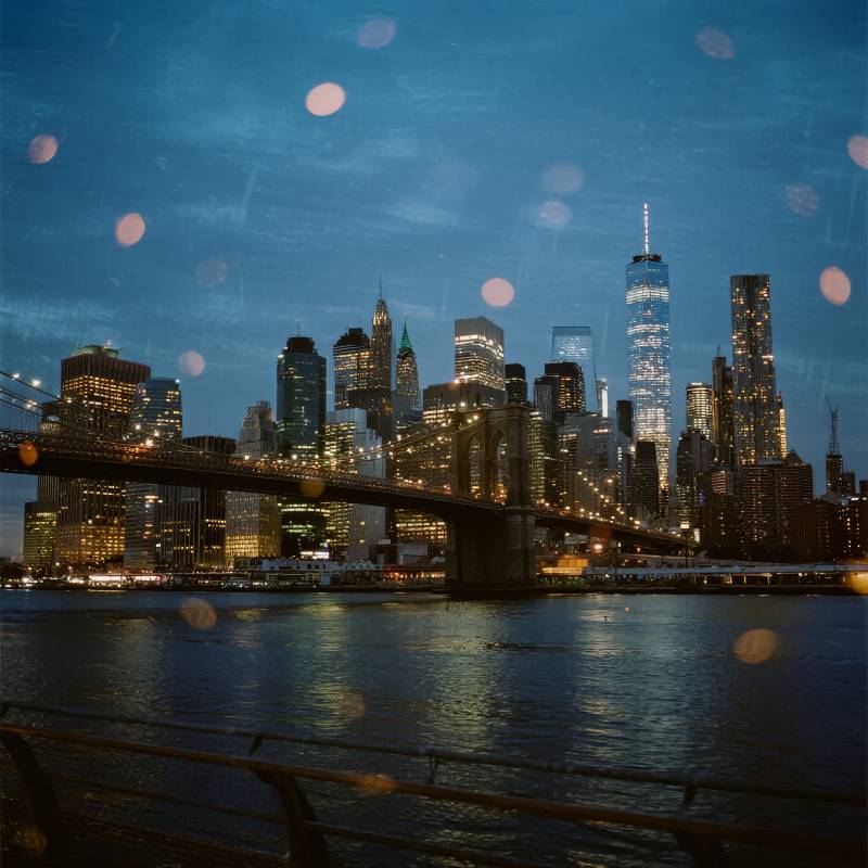 夜幕下的城市天际线图片