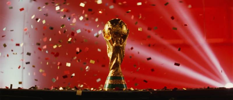 世界杯奖杯闪耀时刻图片