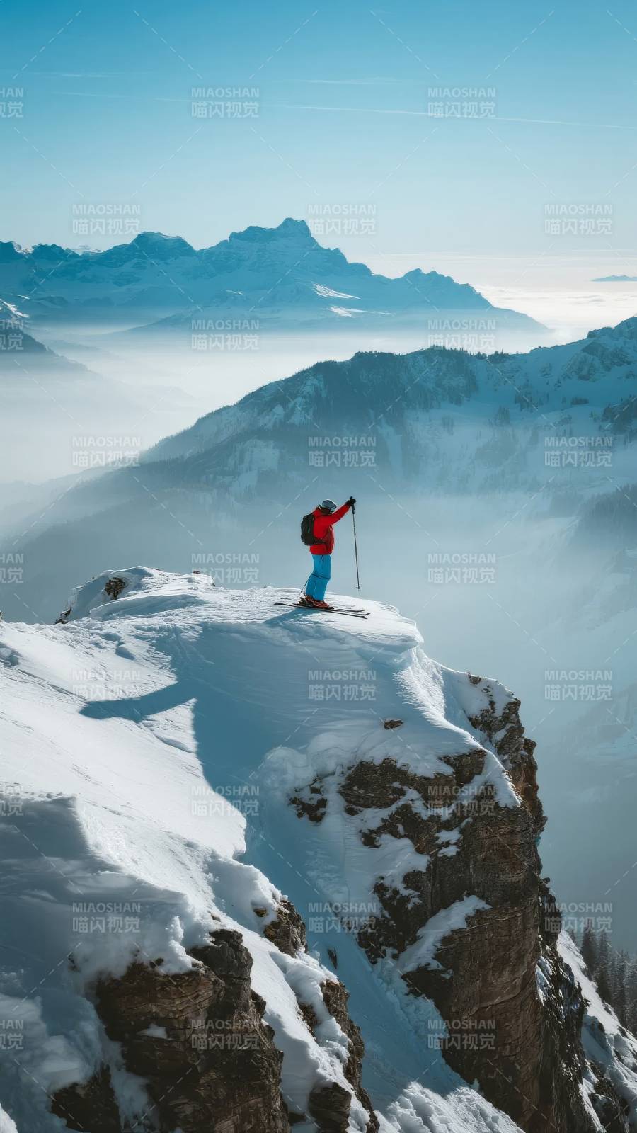 雪峰之巅 一人独行图片