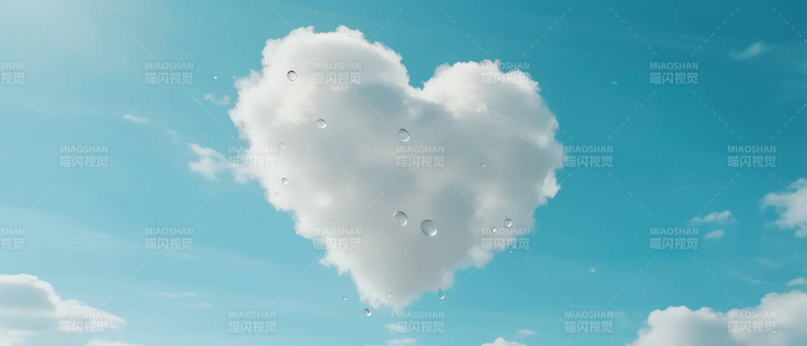 心形云朵飘蓝天图片