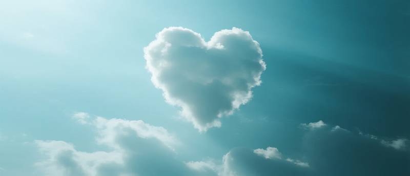 心形云朵天空图片