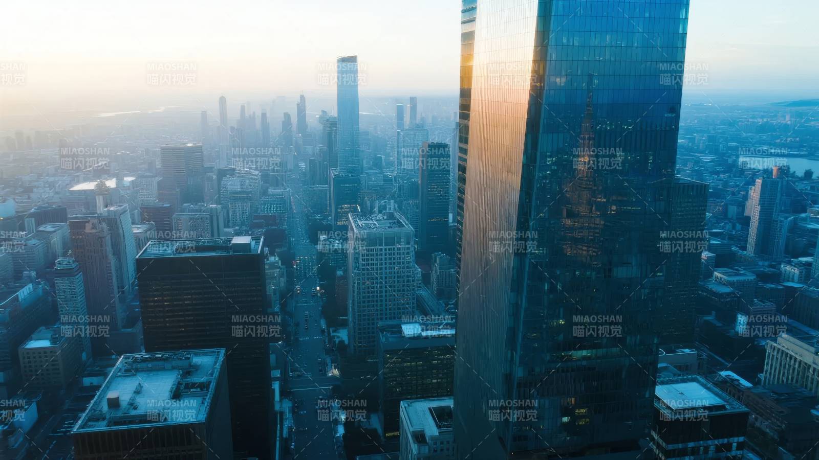 城市天际线晨曦图片