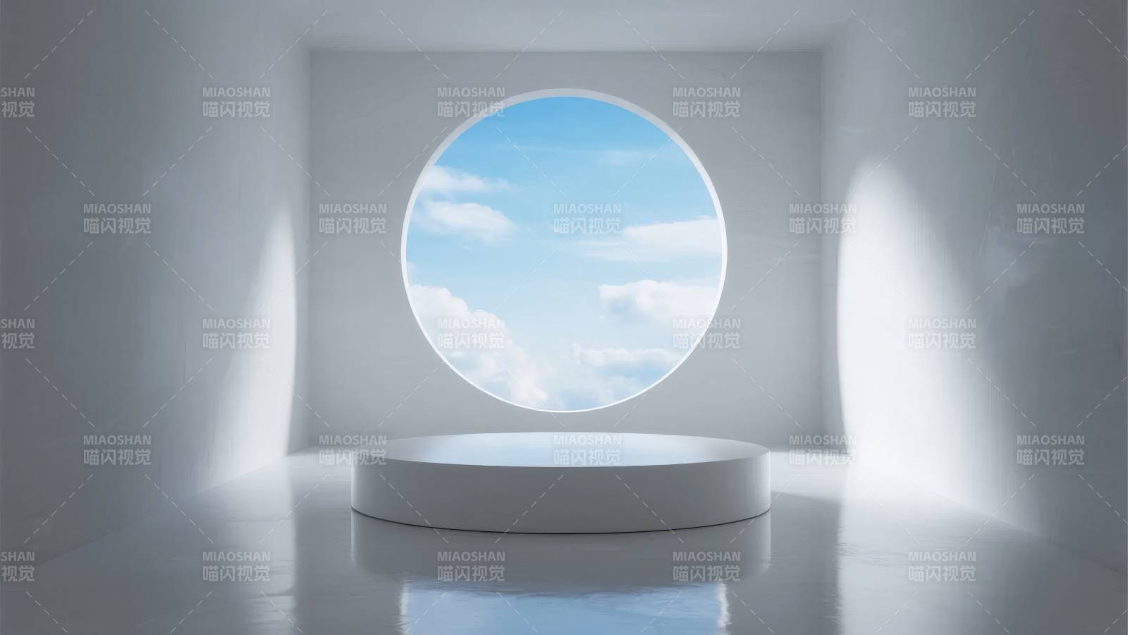 圆窗映蓝天图片