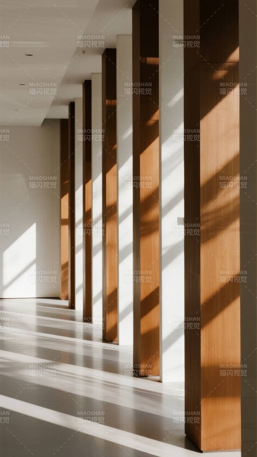 光影交错的走廊图片