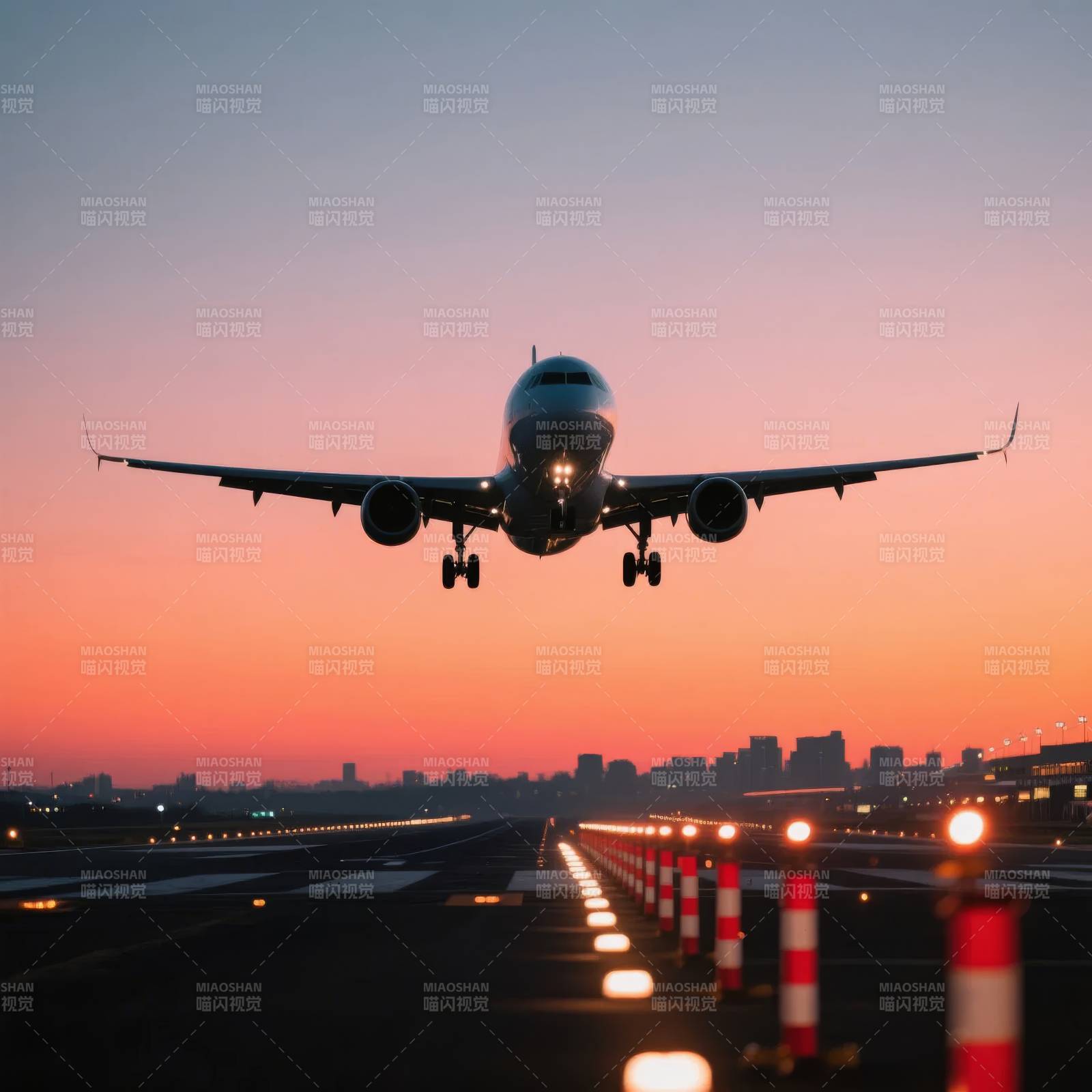 日落时分飞机降落图片