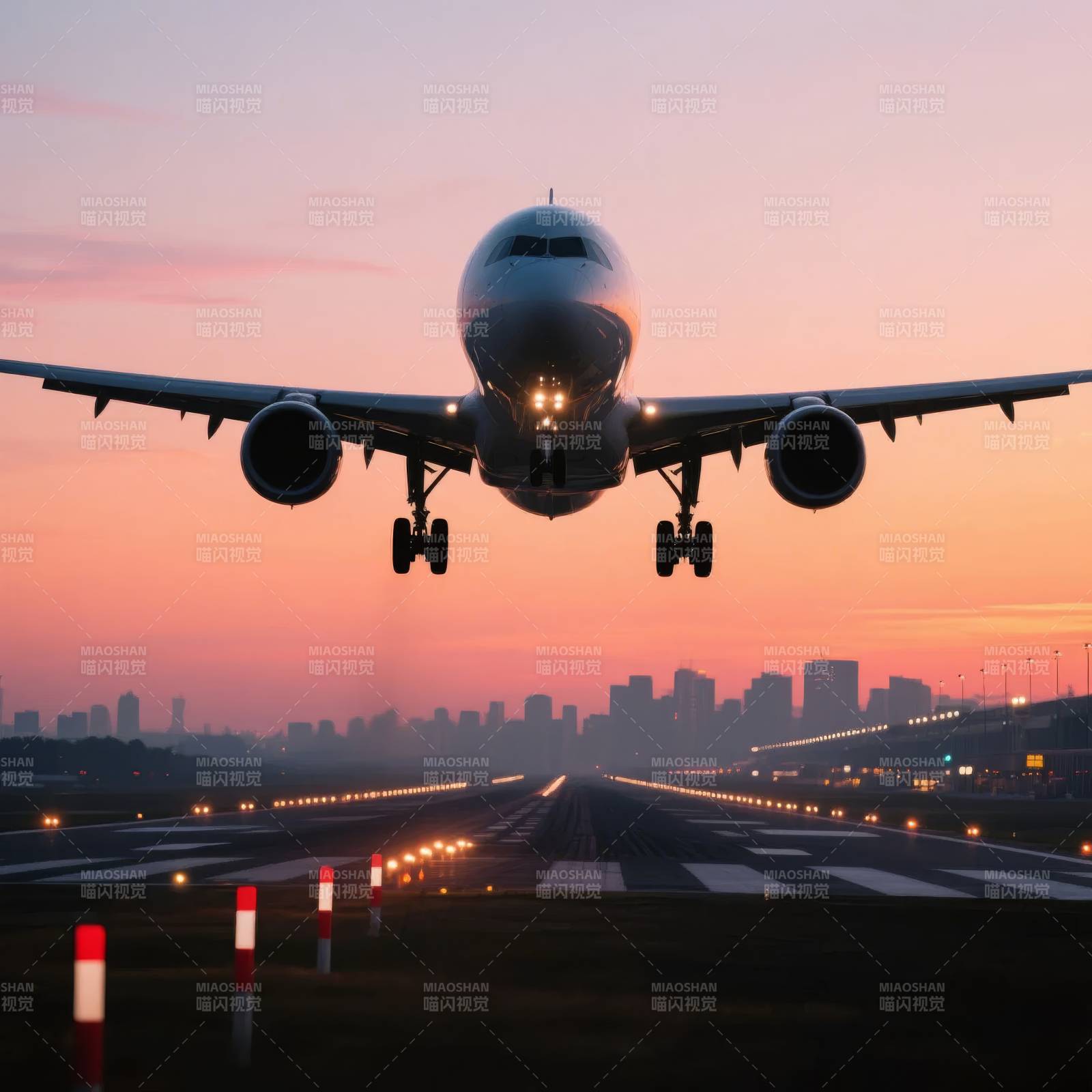 飞机降落日落时图片